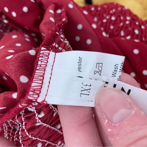 Cute red crop top - Picture 3 of 3